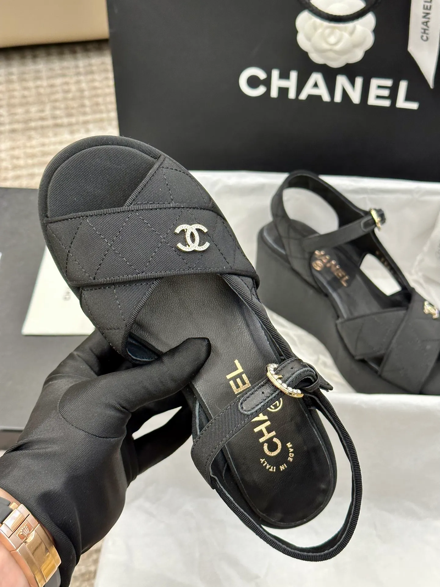 👟👟Ex-factory price 480👟👟 CHANEL C Jia Xiaoxiang 23ss new wedge heel open toe high heel sandals. Top counter quality. The moment you put it on your feet, it is still super stunning. 🔥All materials are customized according to the original version! Upper: imported first-layer calfskin/imported fragrant cloth/ lining: imported sheepskin, foot pad: sheepskin sole: outsole imported from Italy Size number: 34-40